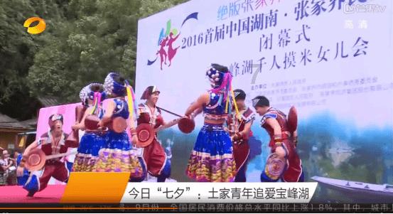 家长掏钱给女儿全班换新桌椅，引发全网点赞，如何看待这位家长的举动？游戏画面
