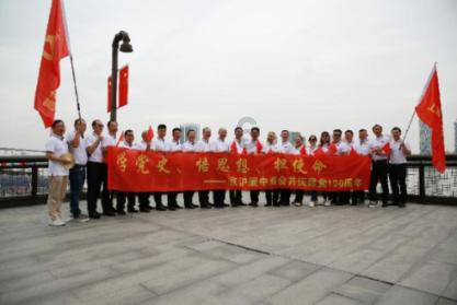 凌晨在家被抓，他说：你们睡会，天亮再来抓我！结果天亮他成总统