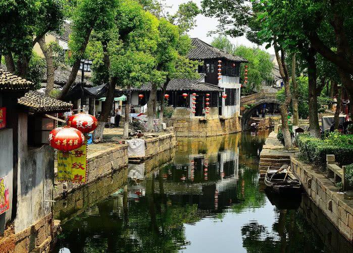 女生在拼多多上挑选高跟鞋时要注意什么？有哪些挑选技巧？游戏画面