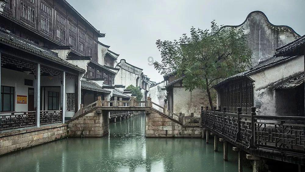 读博时，导师和学校哪个重要？
